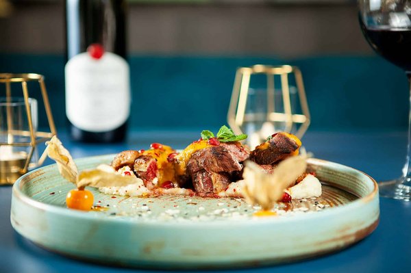 Comment découvrir les traditions culinaires des marchés flottants en Thaïlande?